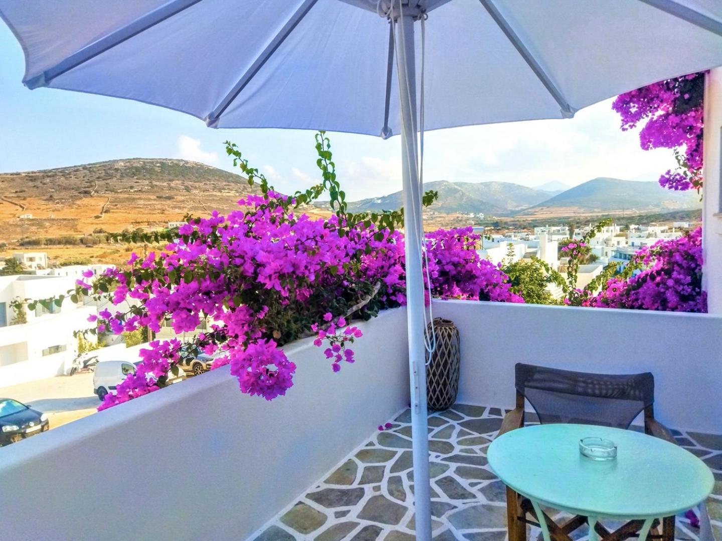 Kefalas In * Naousa (Paros)