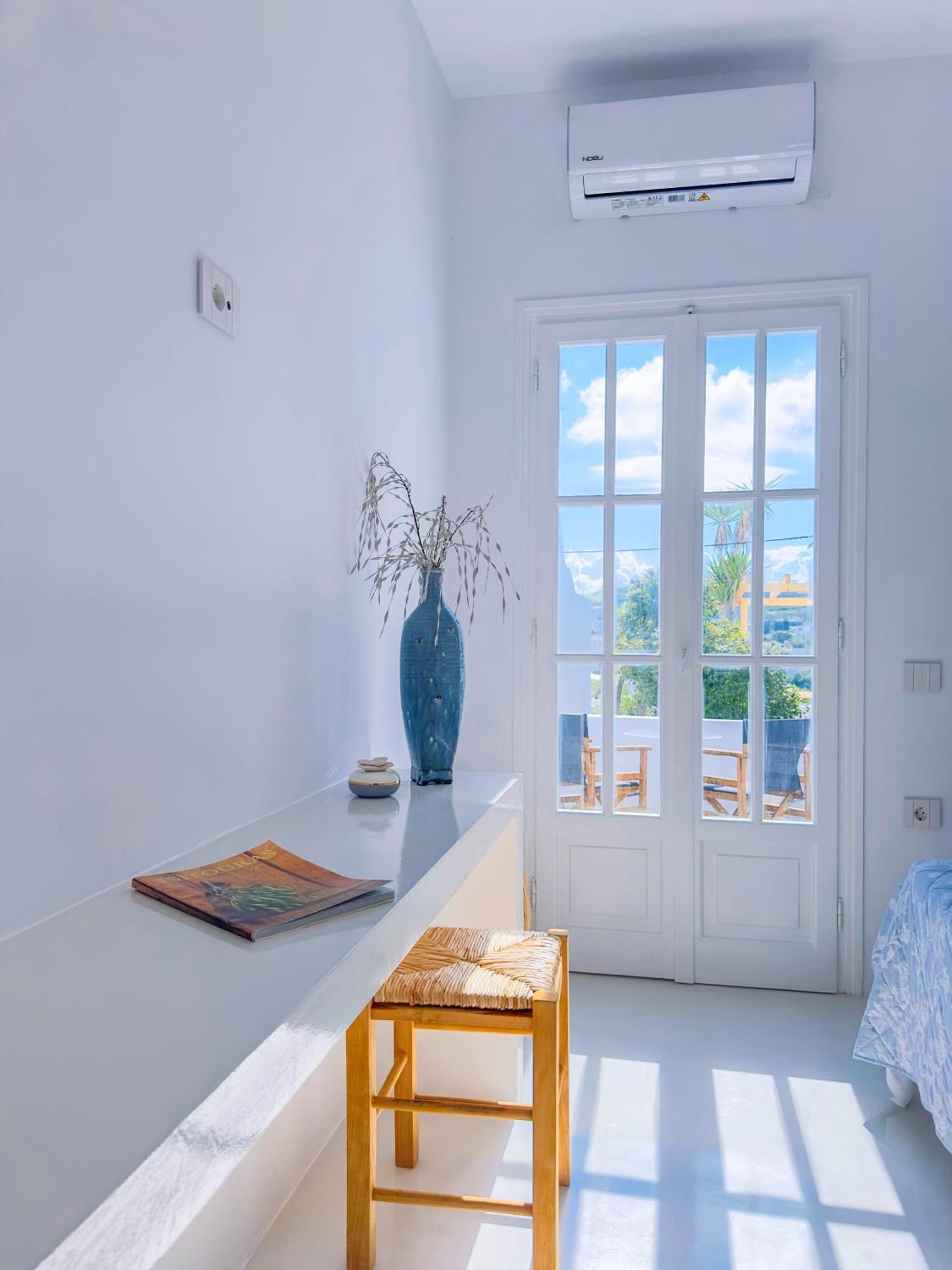 Kefalas In * Naousa (Paros)